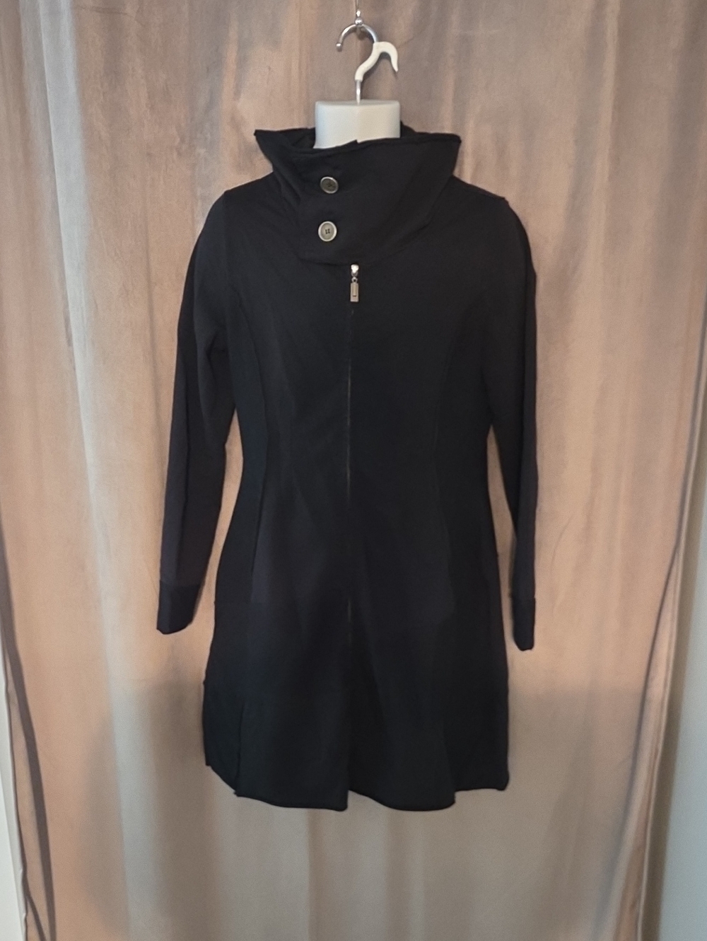 Yest Size 10 Women’s Black Long-Sleeve Zip Front Top with High Button Collar